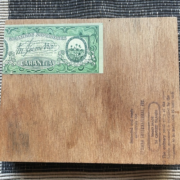 Vintage Montoya Wooden Cigar Box - Picture 2 of 10